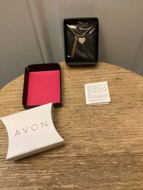 NEW Avon Sister Goldtone Necklace Small Crystal Encrusted Heart 2018